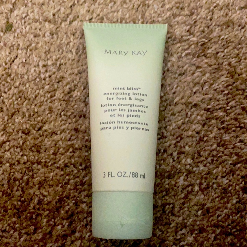 Mary Kay Mint Bliss Energizing lotion.